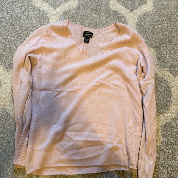 V-neck cashmere sweater - Picture 2 of 4